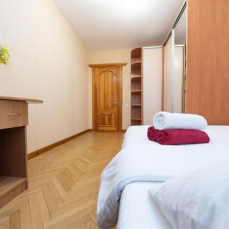 Spacious Apartments In The Center Of Obolon 2 Bedrooms Київ Екстер'єр фото
