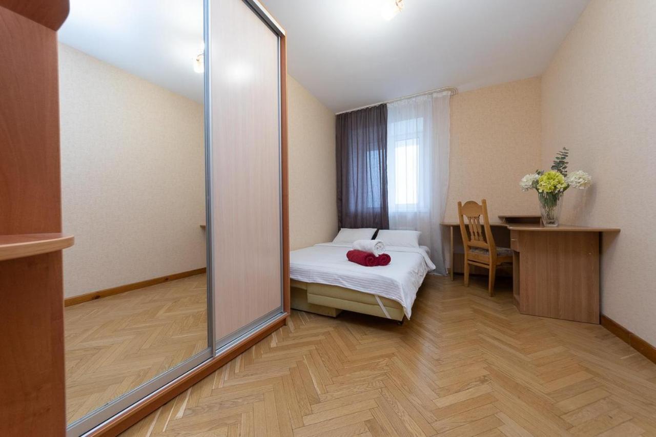 Spacious Apartments In The Center Of Obolon 2 Bedrooms Київ Екстер'єр фото