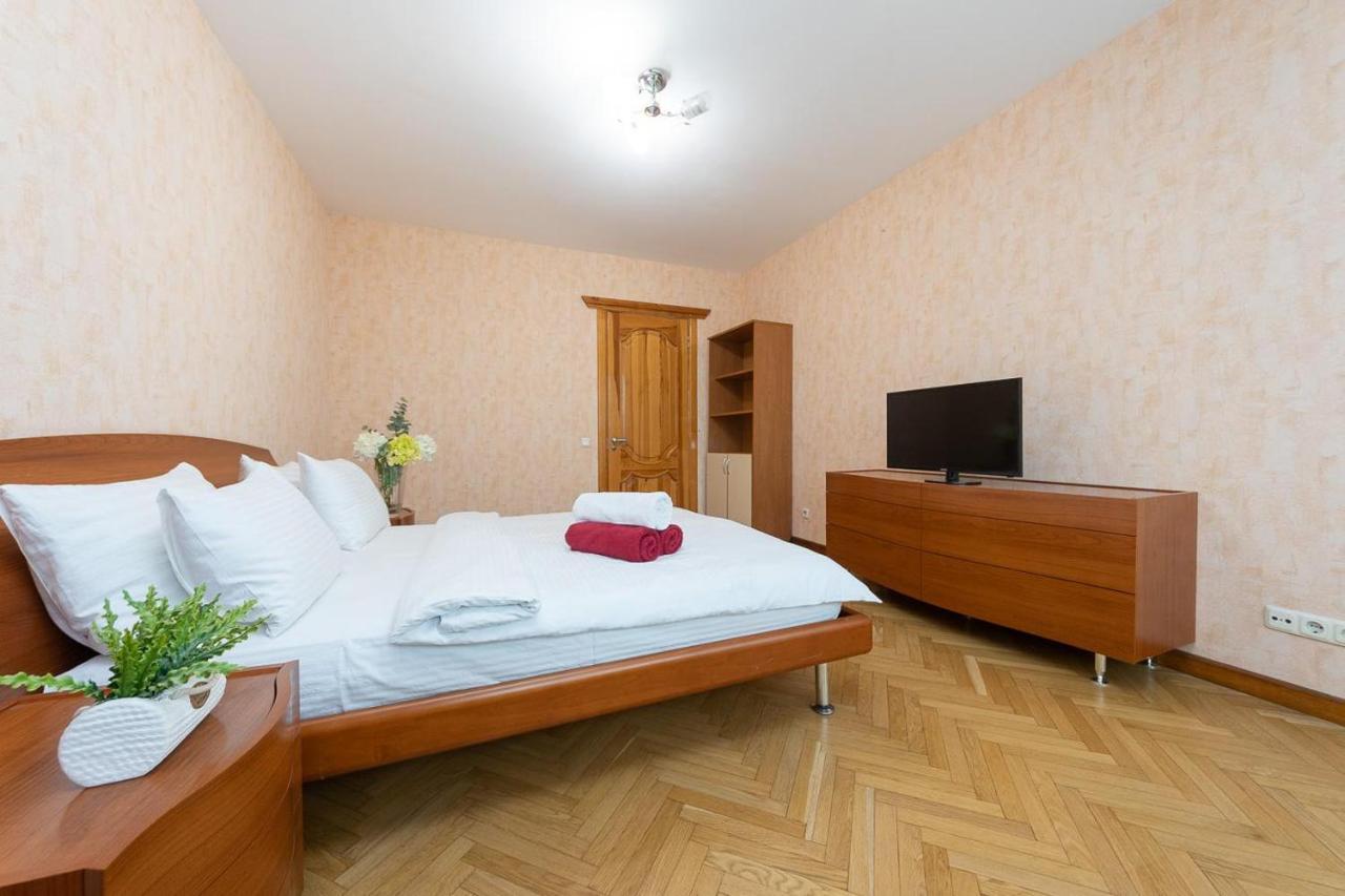Spacious Apartments In The Center Of Obolon 2 Bedrooms Київ Екстер'єр фото