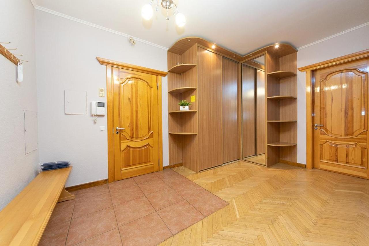 Spacious Apartments In The Center Of Obolon 2 Bedrooms Київ Екстер'єр фото