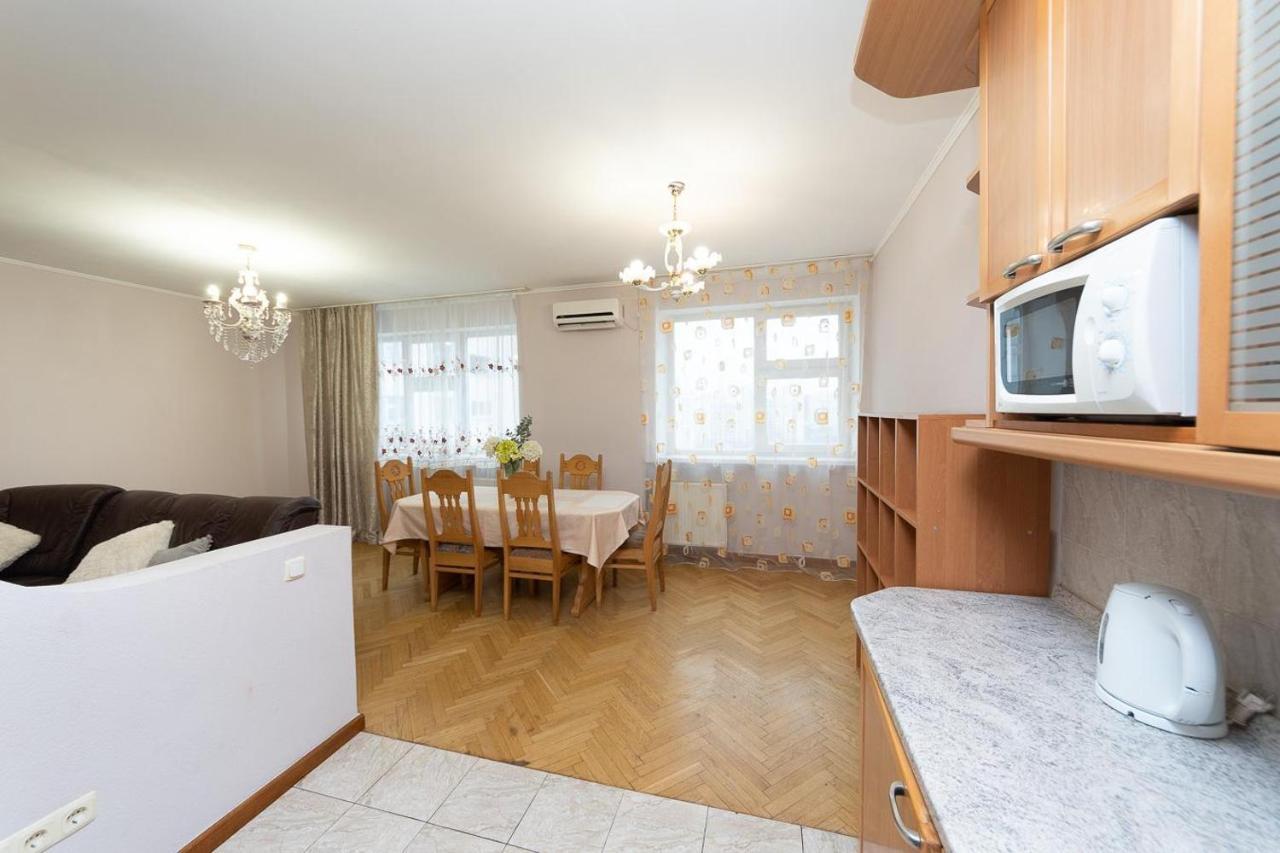 Spacious Apartments In The Center Of Obolon 2 Bedrooms Київ Екстер'єр фото