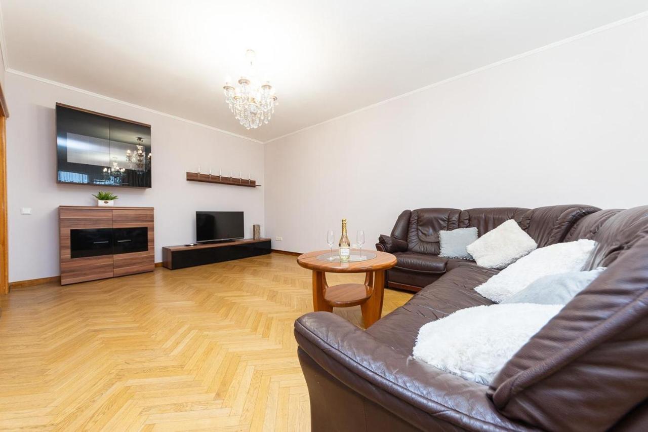 Spacious Apartments In The Center Of Obolon 2 Bedrooms Київ Екстер'єр фото