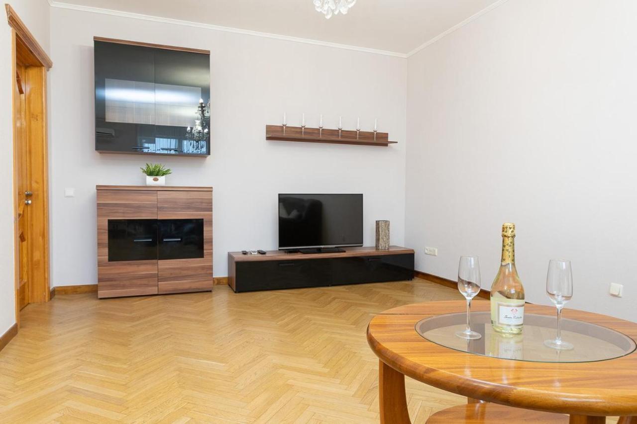 Spacious Apartments In The Center Of Obolon 2 Bedrooms Київ Екстер'єр фото