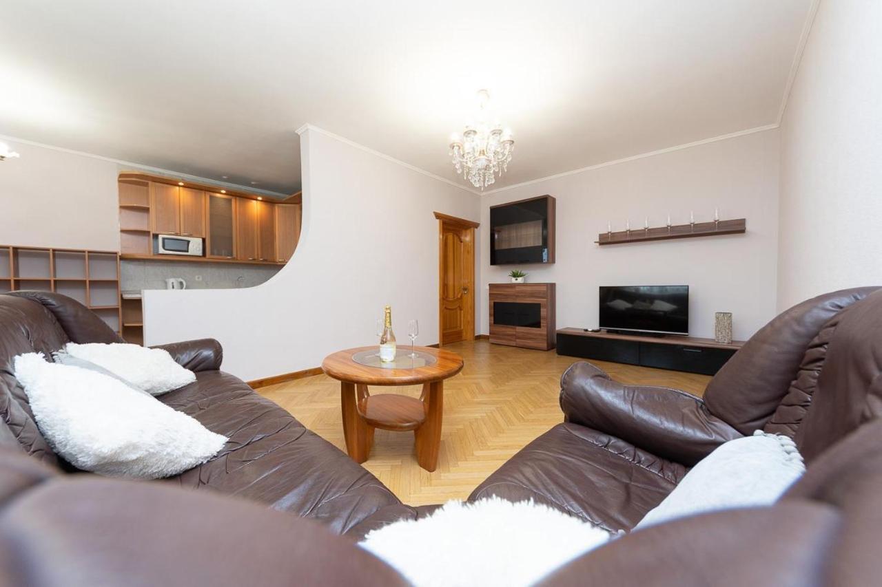 Spacious Apartments In The Center Of Obolon 2 Bedrooms Київ Екстер'єр фото