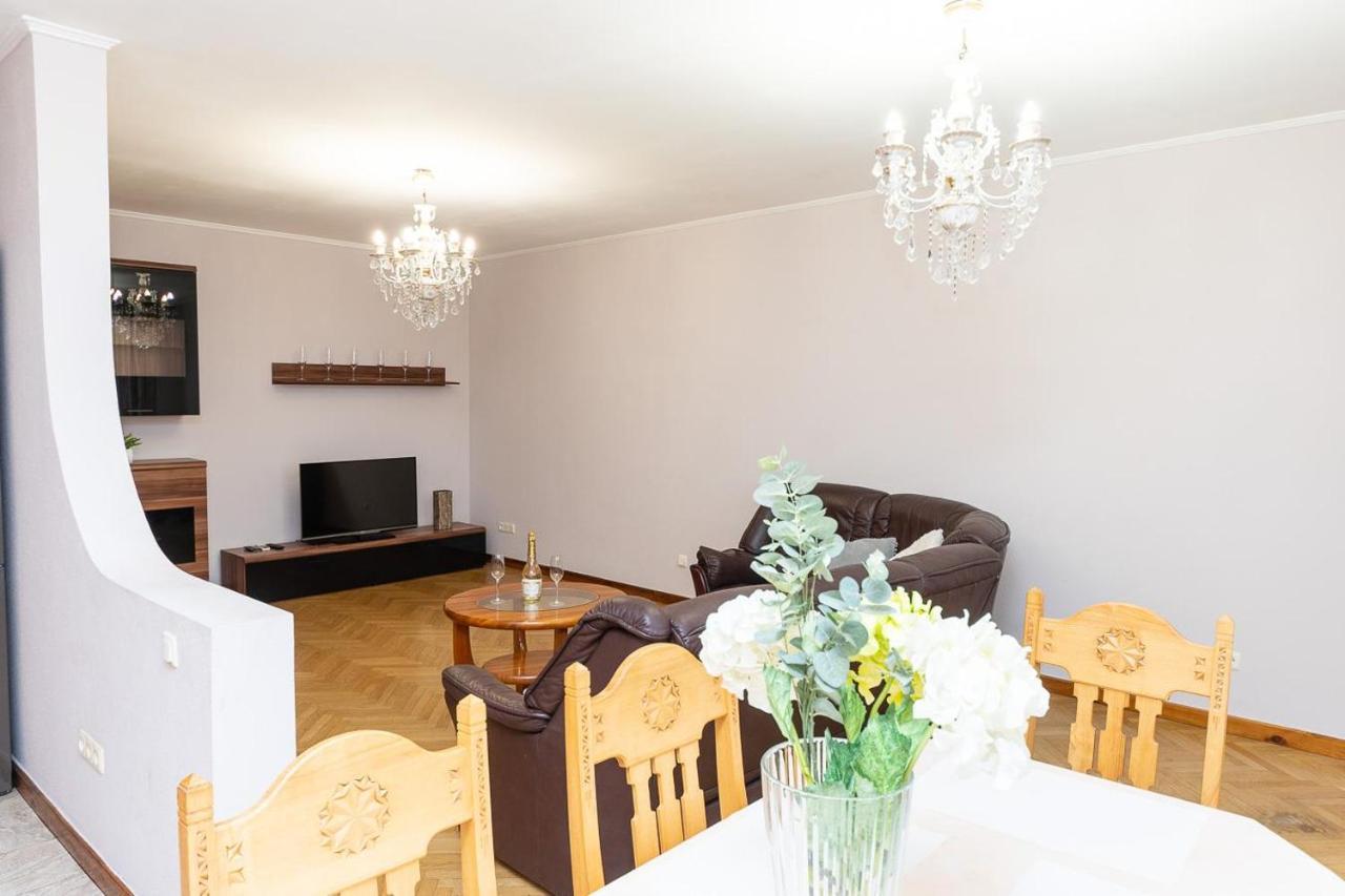 Spacious Apartments In The Center Of Obolon 2 Bedrooms Київ Екстер'єр фото