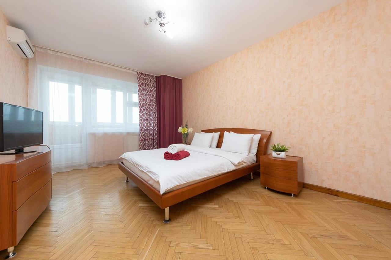 Spacious Apartments In The Center Of Obolon 2 Bedrooms Київ Екстер'єр фото