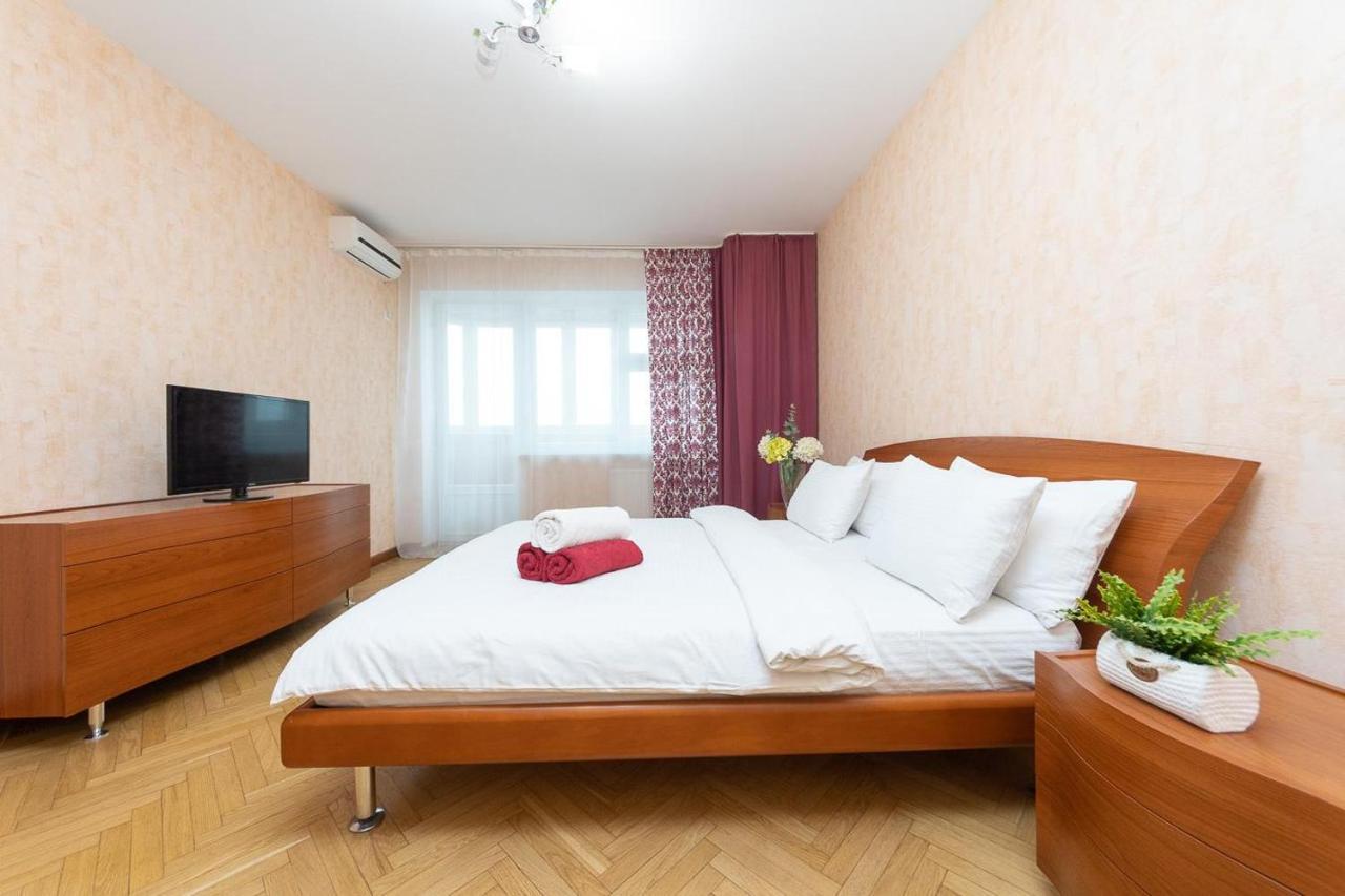 Spacious Apartments In The Center Of Obolon 2 Bedrooms Київ Екстер'єр фото