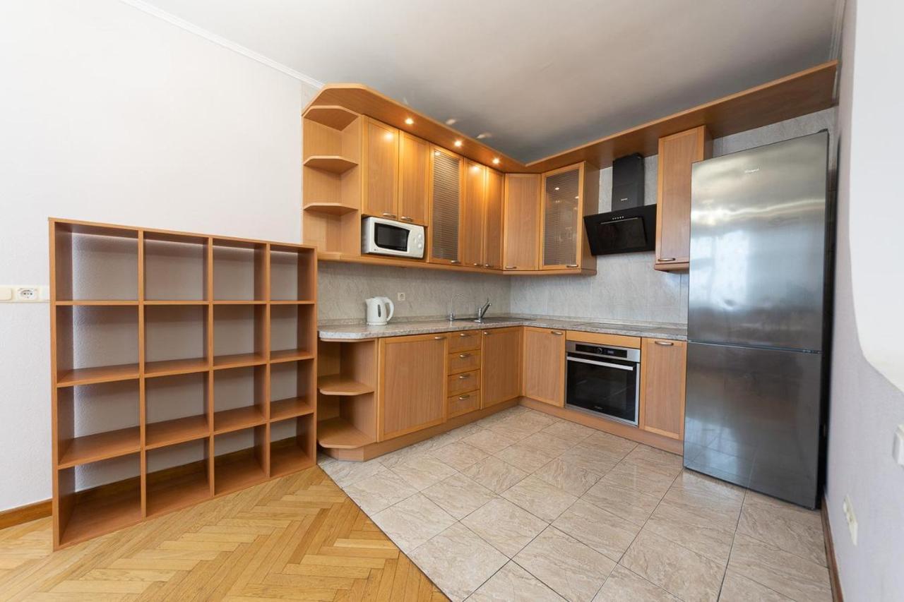 Spacious Apartments In The Center Of Obolon 2 Bedrooms Київ Екстер'єр фото