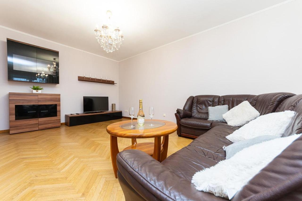 Spacious Apartments In The Center Of Obolon 2 Bedrooms Київ Екстер'єр фото